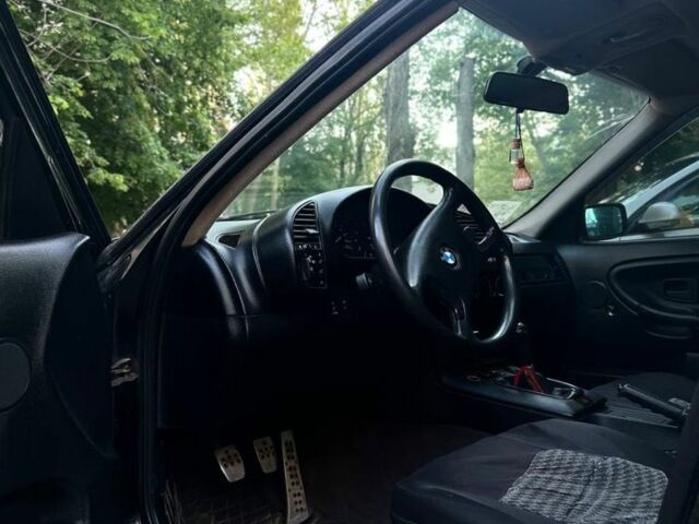 Чорний БМВ 3 Серія, об'ємом двигуна 1.6 л та пробігом 288 тис. км за 2750 $, фото 5 на Automoto.ua