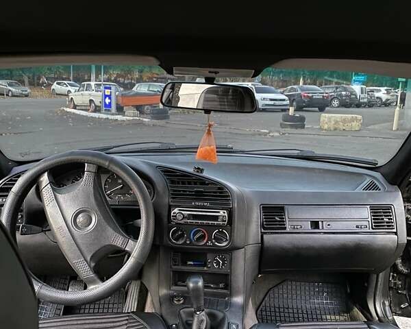 Чорний БМВ 3 Серія, об'ємом двигуна 1.6 л та пробігом 390 тис. км за 3350 $, фото 17 на Automoto.ua