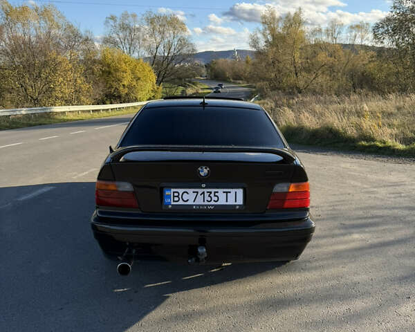 Черный БМВ 3 Серия, объемом двигателя 1.8 л и пробегом 368 тыс. км за 2499 $, фото 6 на Automoto.ua