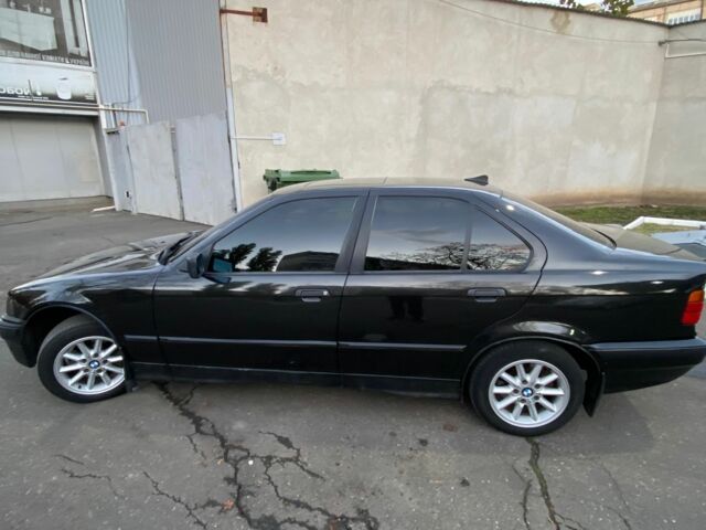 Чорний БМВ 3 Серія, об'ємом двигуна 1.6 л та пробігом 390 тис. км за 3350 $, фото 9 на Automoto.ua