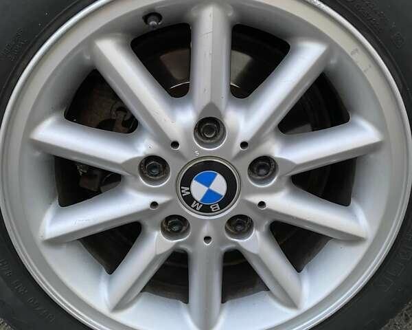 Чорний БМВ 3 Серія, об'ємом двигуна 1.6 л та пробігом 390 тис. км за 3350 $, фото 11 на Automoto.ua