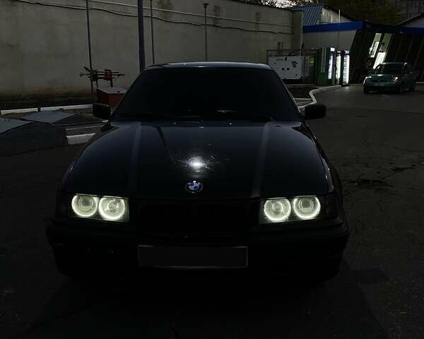 Чорний БМВ 3 Серія, об'ємом двигуна 1.6 л та пробігом 390 тис. км за 3350 $, фото 5 на Automoto.ua