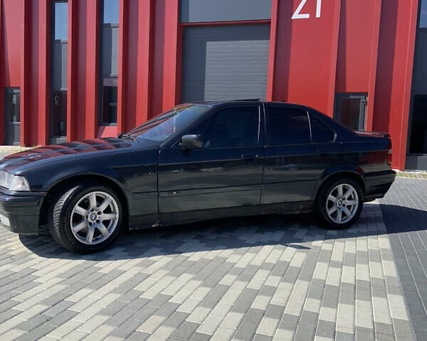 Черный БМВ 3 Серия, объемом двигателя 1.8 л и пробегом 290 тыс. км за 2990 $, фото 2 на Automoto.ua