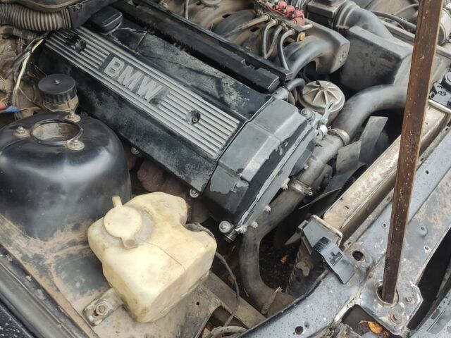 Черный БМВ 3 Серия, объемом двигателя 2.5 л и пробегом 360 тыс. км за 1650 $, фото 1 на Automoto.ua