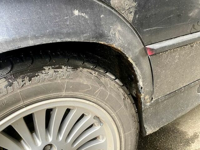 Чорний БМВ 3 Серія, об'ємом двигуна 2 л та пробігом 433 тис. км за 2800 $, фото 11 на Automoto.ua