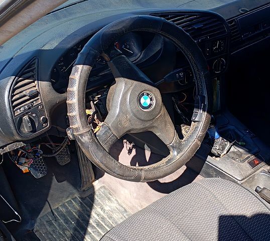 Чорний БМВ 3 Серія, об'ємом двигуна 1.6 л та пробігом 0 тис. км за 1500 $, фото 2 на Automoto.ua