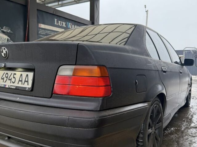 Чорний БМВ 3 Серія, об'ємом двигуна 2.5 л та пробігом 400 тис. км за 1600 $, фото 5 на Automoto.ua