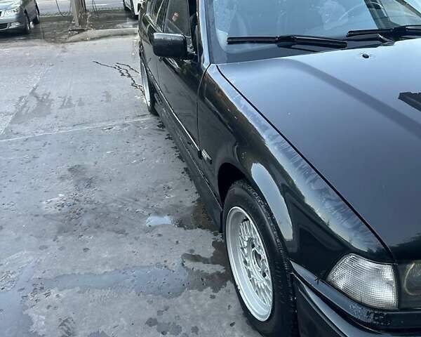Черный БМВ 3 Серия, объемом двигателя 1.8 л и пробегом 456 тыс. км за 2500 $, фото 2 на Automoto.ua