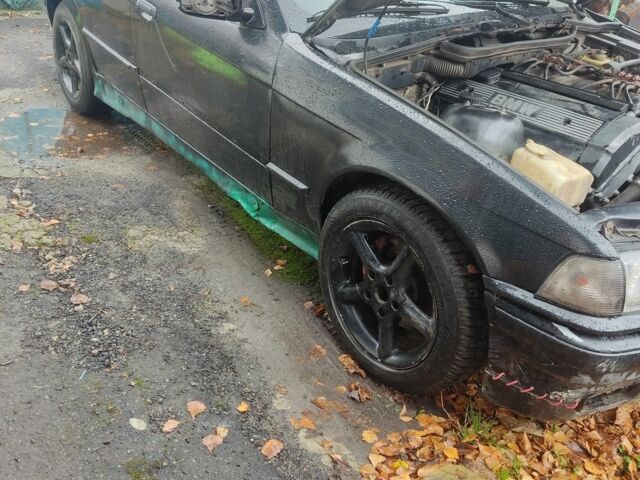 Черный БМВ 3 Серия, объемом двигателя 2.5 л и пробегом 360 тыс. км за 1650 $, фото 8 на Automoto.ua