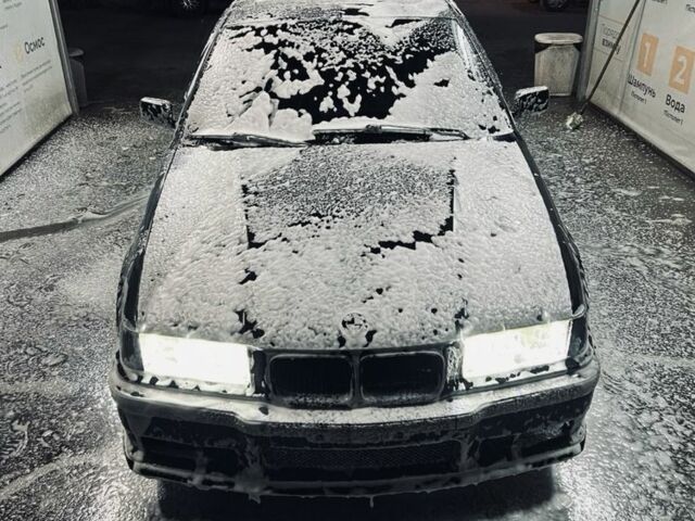 Черный БМВ 3 Серия, объемом двигателя 1.6 л и пробегом 490 тыс. км за 3300 $, фото 3 на Automoto.ua