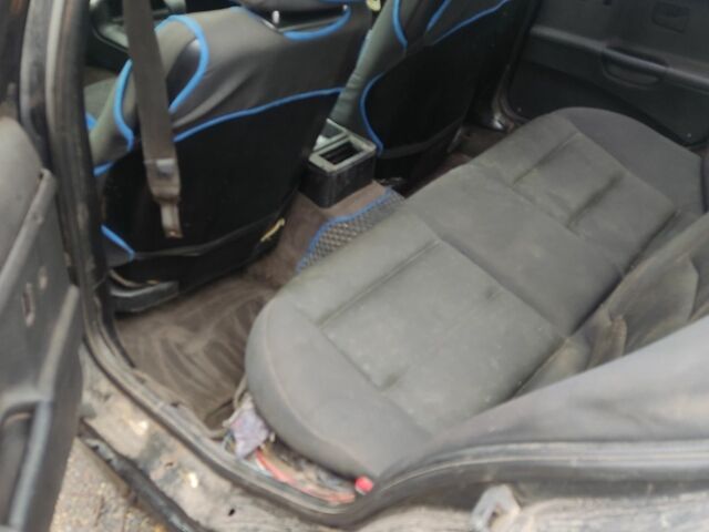 Черный БМВ 3 Серия, объемом двигателя 2.5 л и пробегом 360 тыс. км за 1650 $, фото 5 на Automoto.ua