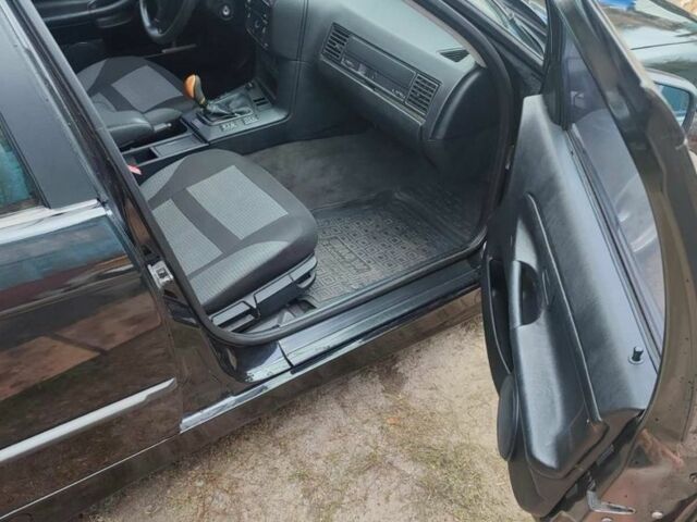 Черный БМВ 3 Серия, объемом двигателя 1.6 л и пробегом 3 тыс. км за 3064 $, фото 5 на Automoto.ua