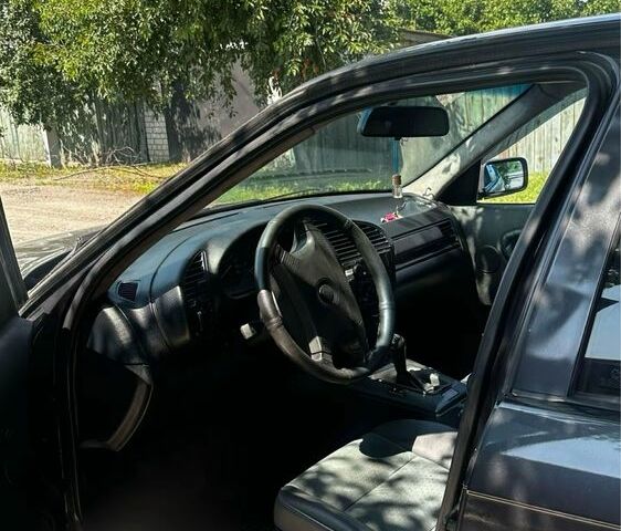 Черный БМВ 3 Серия, объемом двигателя 1.6 л и пробегом 490 тыс. км за 3300 $, фото 4 на Automoto.ua