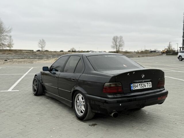 Черный БМВ 3 Серия, объемом двигателя 2 л и пробегом 260 тыс. км за 4000 $, фото 4 на Automoto.ua