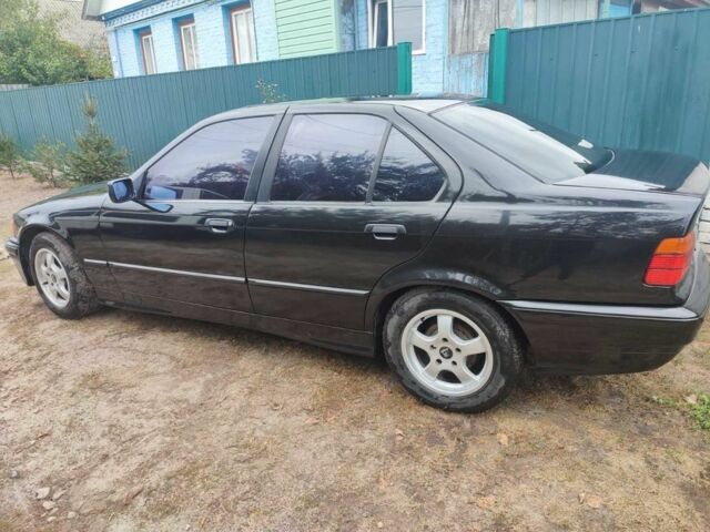 Черный БМВ 3 Серия, объемом двигателя 1.6 л и пробегом 3 тыс. км за 3064 $, фото 1 на Automoto.ua