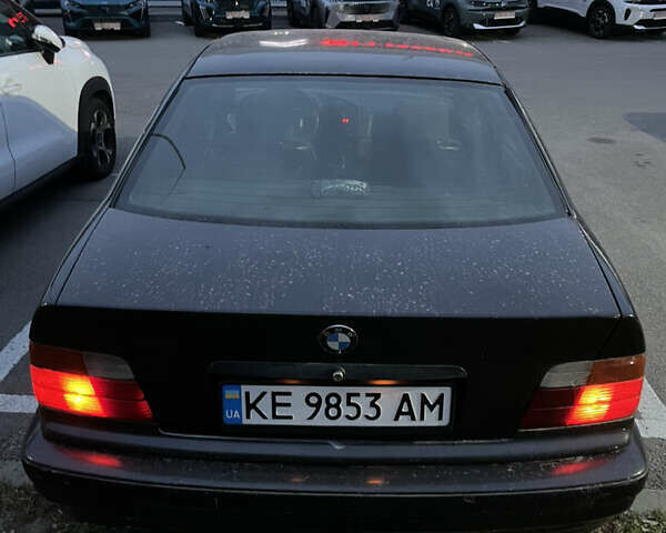Черный БМВ 3 Серия, объемом двигателя 1.8 л и пробегом 316 тыс. км за 2100 $, фото 4 на Automoto.ua