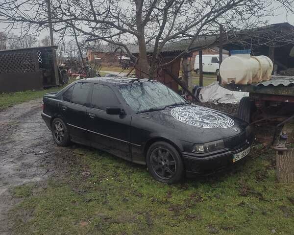Черный БМВ 3 Серия, объемом двигателя 2 л и пробегом 320 тыс. км за 2450 $, фото 5 на Automoto.ua