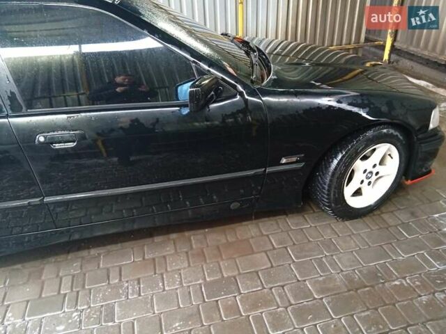 Черный БМВ 3 Серия, объемом двигателя 2.5 л и пробегом 400 тыс. км за 3906 $, фото 1 на Automoto.ua