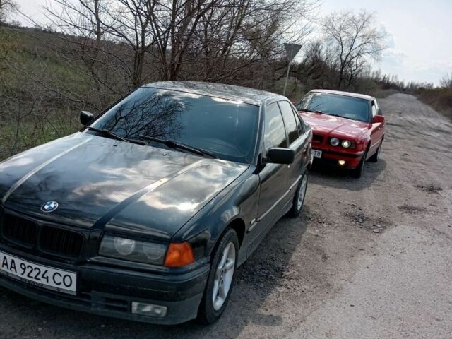 Чорний БМВ 3 Серія, об'ємом двигуна 1.8 л та пробігом 252 тис. км за 2400 $, фото 6 на Automoto.ua