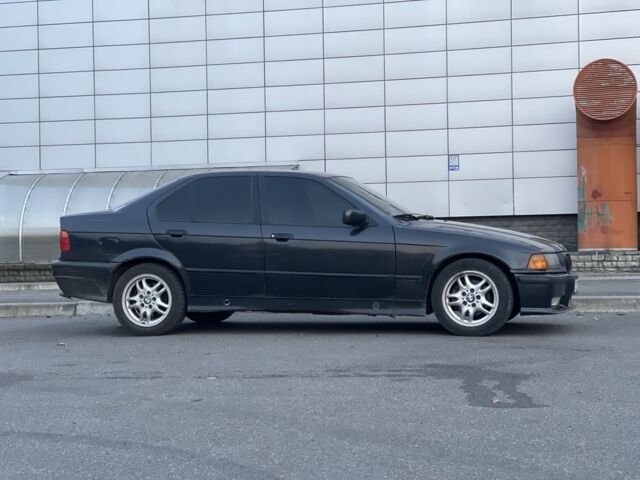 Черный БМВ 3 Серия, объемом двигателя 2 л и пробегом 276 тыс. км за 3000 $, фото 3 на Automoto.ua