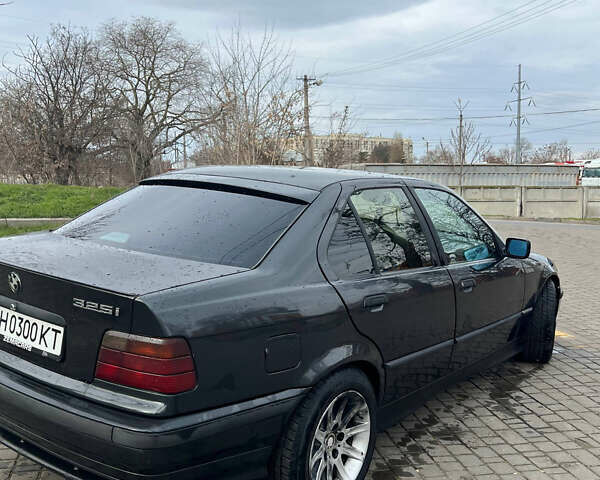 Черный БМВ 3 Серия, объемом двигателя 2.5 л и пробегом 250 тыс. км за 4700 $, фото 8 на Automoto.ua