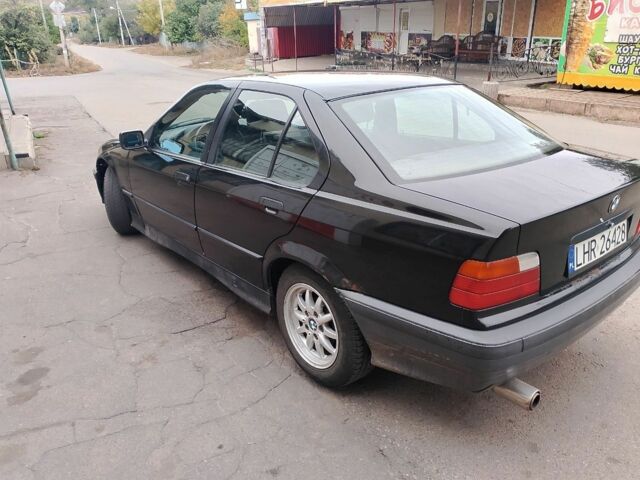 Чорний БМВ 3 Серія, об'ємом двигуна 1.8 л та пробігом 338 тис. км за 1806 $, фото 3 на Automoto.ua