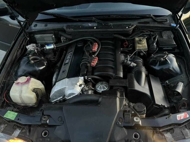 Черный БМВ 3 Серия, объемом двигателя 2.5 л и пробегом 453 тыс. км за 3300 $, фото 8 на Automoto.ua