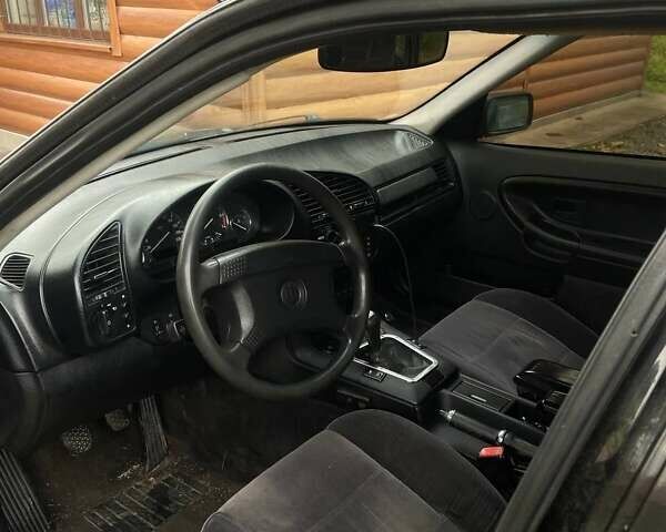 Черный БМВ 3 Серия, объемом двигателя 2 л и пробегом 320 тыс. км за 2450 $, фото 4 на Automoto.ua