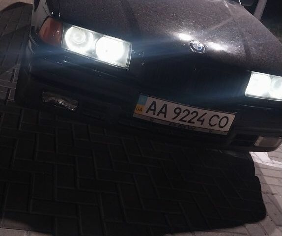 Чорний БМВ 3 Серія, об'ємом двигуна 1.8 л та пробігом 252 тис. км за 2400 $, фото 5 на Automoto.ua