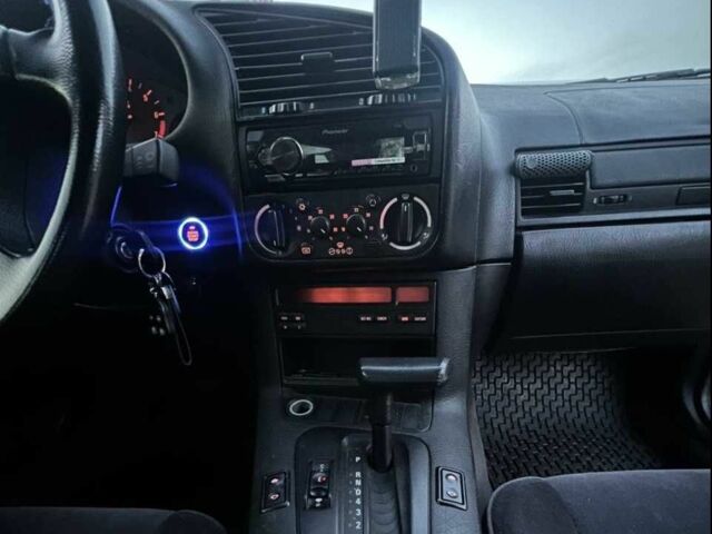 Черный БМВ 3 Серия, объемом двигателя 2.5 л и пробегом 453 тыс. км за 3300 $, фото 6 на Automoto.ua