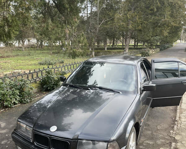 Черный БМВ 3 Серия, объемом двигателя 1.8 л и пробегом 225 тыс. км за 2500 $, фото 6 на Automoto.ua