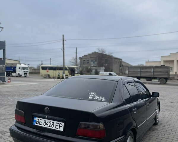 Черный БМВ 3 Серия, объемом двигателя 1.8 л и пробегом 225 тыс. км за 2500 $, фото 4 на Automoto.ua