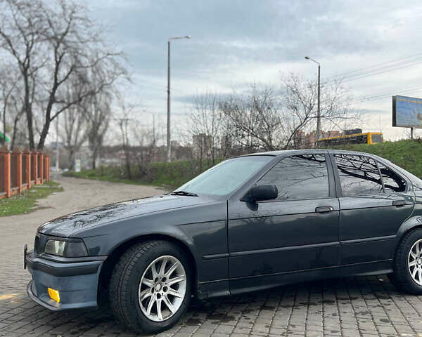 Черный БМВ 3 Серия, объемом двигателя 2.5 л и пробегом 250 тыс. км за 4700 $, фото 3 на Automoto.ua