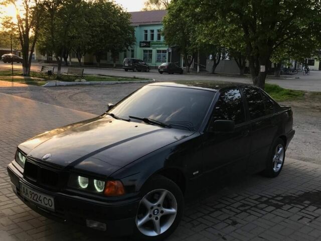 Чорний БМВ 3 Серія, об'ємом двигуна 1.8 л та пробігом 252 тис. км за 2400 $, фото 1 на Automoto.ua