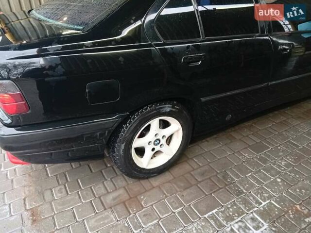 Черный БМВ 3 Серия, объемом двигателя 2.5 л и пробегом 400 тыс. км за 3906 $, фото 3 на Automoto.ua