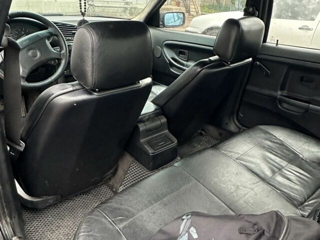 Черный БМВ 3 Серия, объемом двигателя 2.5 л и пробегом 390 тыс. км за 3600 $, фото 3 на Automoto.ua