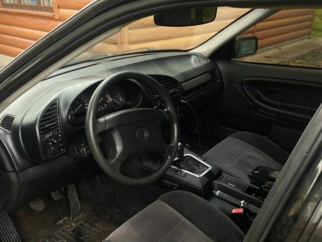 Чорний БМВ 3 Серія, об'ємом двигуна 2 л та пробігом 360 тис. км за 2550 $, фото 6 на Automoto.ua