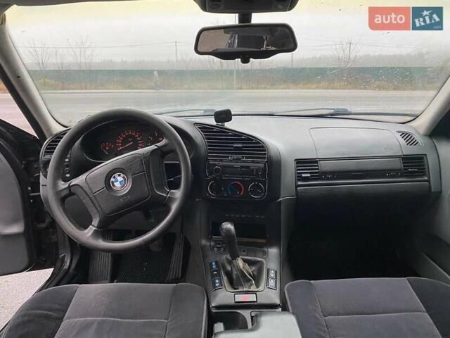 Черный БМВ 3 Серия, объемом двигателя 1.99 л и пробегом 420 тыс. км за 3300 $, фото 9 на Automoto.ua