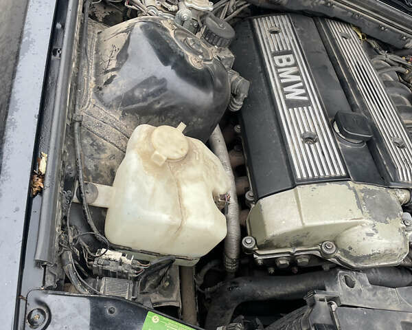 Черный БМВ 3 Серия, объемом двигателя 1.99 л и пробегом 245 тыс. км за 5200 $, фото 13 на Automoto.ua