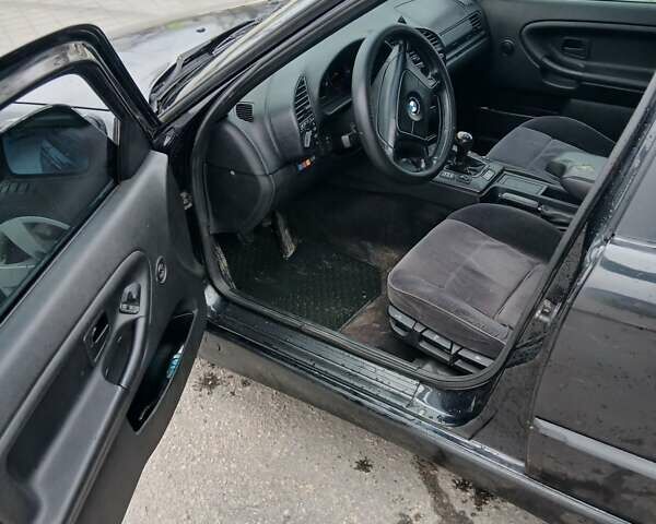 Черный БМВ 3 Серия, объемом двигателя 2.8 л и пробегом 450 тыс. км за 2799 $, фото 5 на Automoto.ua