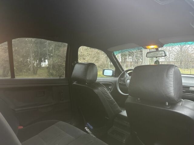 Черный БМВ 3 Серия, объемом двигателя 2 л и пробегом 435 тыс. км за 1600 $, фото 6 на Automoto.ua