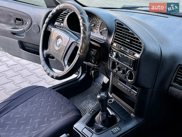 Черный БМВ 3 Серия, объемом двигателя 1.8 л и пробегом 250 тыс. км за 2850 $, фото 19 на Automoto.ua