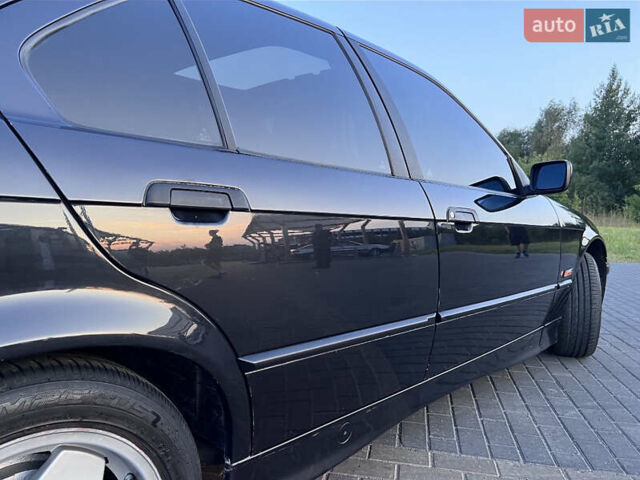 Чорний БМВ 3 Серія, об'ємом двигуна 1.8 л та пробігом 252 тис. км за 3400 $, фото 7 на Automoto.ua