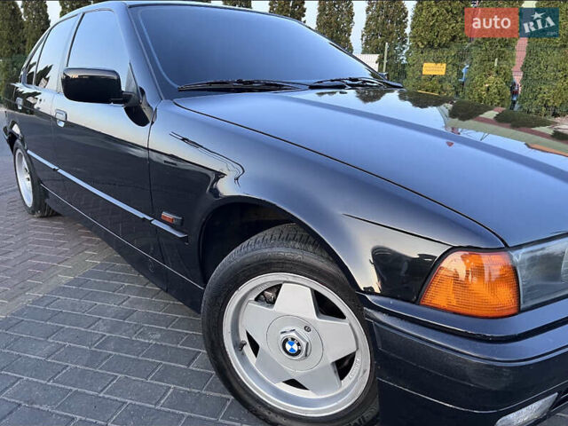 Чорний БМВ 3 Серія, об'ємом двигуна 1.8 л та пробігом 252 тис. км за 3400 $, фото 6 на Automoto.ua