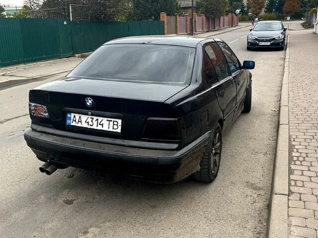 Черный БМВ 3 Серия, объемом двигателя 2.5 л и пробегом 275 тыс. км за 2030 $, фото 1 на Automoto.ua