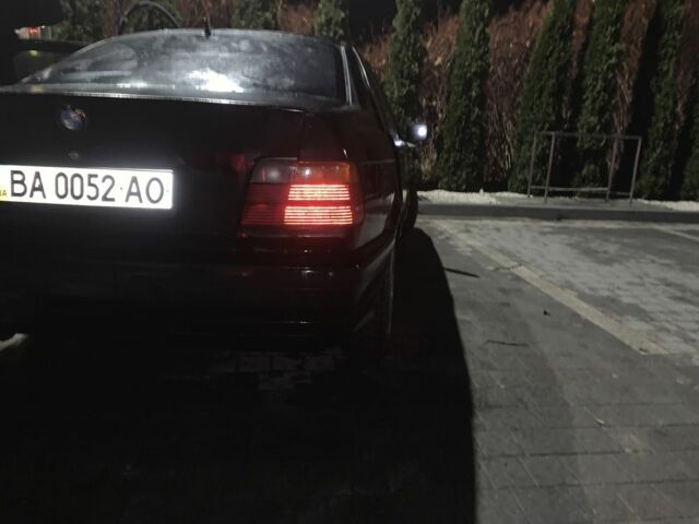 Чорний БМВ 3 Серія, об'ємом двигуна 2 л та пробігом 400 тис. км за 1050 $, фото 5 на Automoto.ua