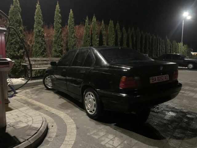 Чорний БМВ 3 Серія, об'ємом двигуна 2 л та пробігом 400 тис. км за 1050 $, фото 1 на Automoto.ua