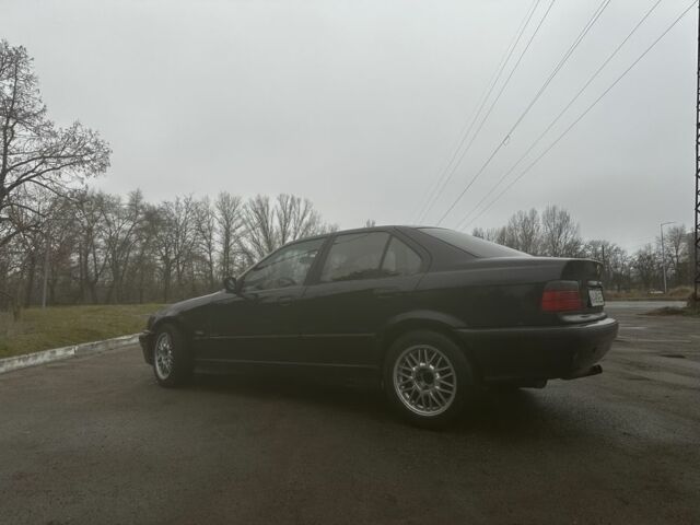 Черный БМВ 3 Серия, объемом двигателя 2 л и пробегом 435 тыс. км за 1600 $, фото 4 на Automoto.ua