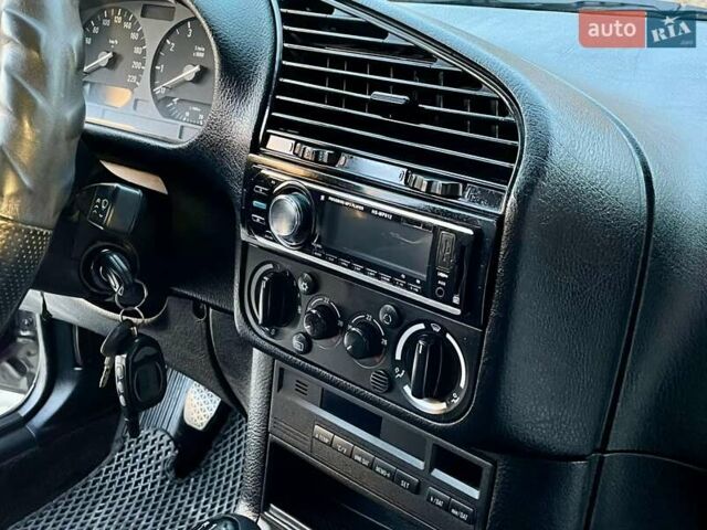 Черный БМВ 3 Серия, объемом двигателя 1.8 л и пробегом 250 тыс. км за 2850 $, фото 17 на Automoto.ua