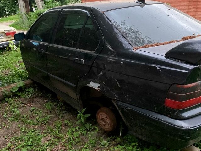 Черный БМВ 3 Серия, объемом двигателя 1.8 л и пробегом 330 тыс. км за 800 $, фото 2 на Automoto.ua